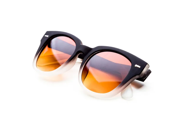 Okulary przeciwsłoneczne izolowane na białym — Zdjęcie stockowe