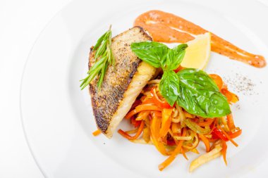 Balık fileto fesleğen ve limon ile