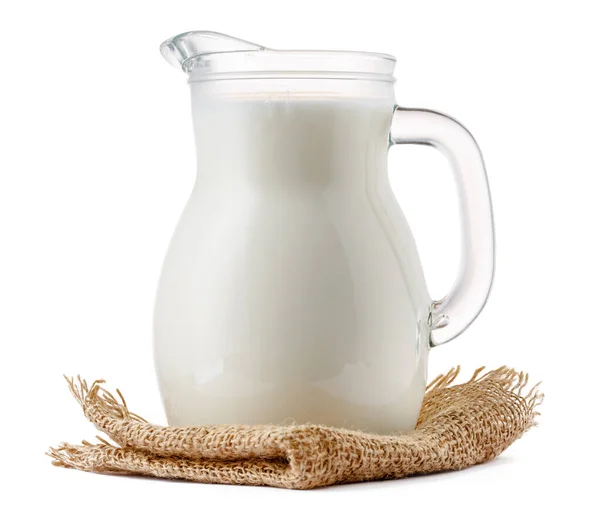 ขวดนมแก้วแยกกันบนพื้นหลังสีขาว — ภาพถ่ายสต็อก