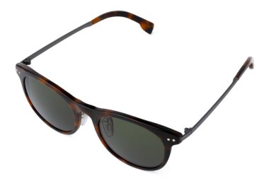 Beyaz arkaplanda izole edilmiş şık güneş gözlükleri, kapat