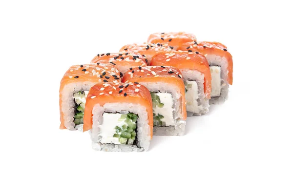 Giapponese rotolo di sushi alimentare isolato su sfondo bianco — Foto Stock