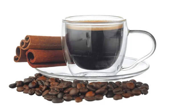 Glasschale mit Kaffee und Kaffeebohnen isoliert auf weiß — Stockfoto