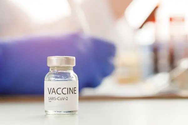 ( 영어 ) Vial of Covid-19 coronavirus vaccine on table in medical lab — 스톡 사진