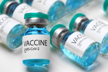 Sars-cov-2 aşısı şişeleri yakın çekim