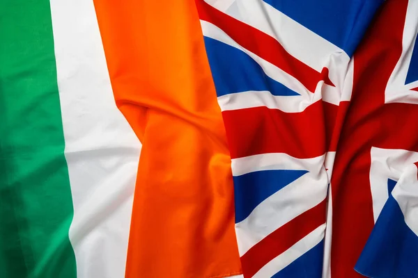 영국과 아일랜드의 깃발이 함께 접히다 — 스톡 사진