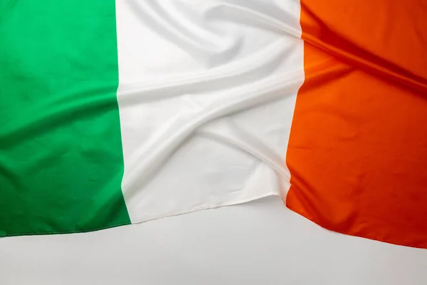 Foto di bandiera nazionale increspata d'Irlanda — Foto Stock