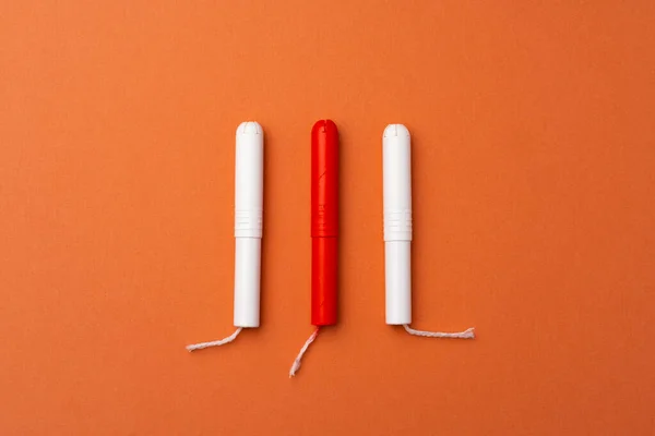 Medical female tampons on orange background top view — Stock Photo, Image