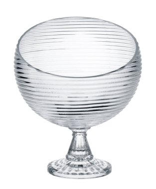 Cam saydam kase beyaz arkaplanda izole edilmiş.