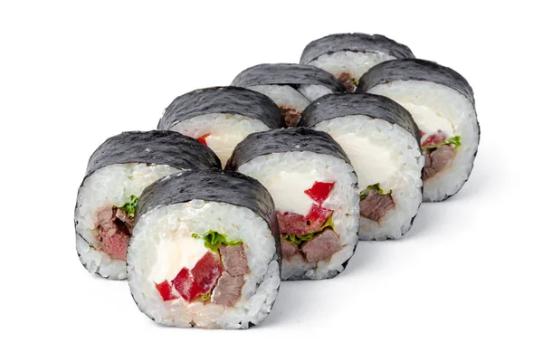 Maki sushi roll geïsoleerd op witte achtergrond — Stockfoto