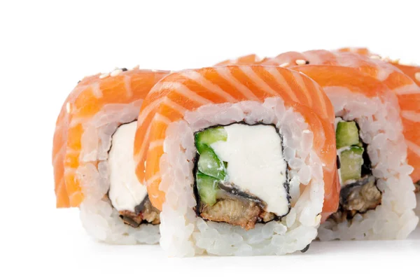 Filadelfia sushi roll isolato su sfondo bianco — Foto Stock