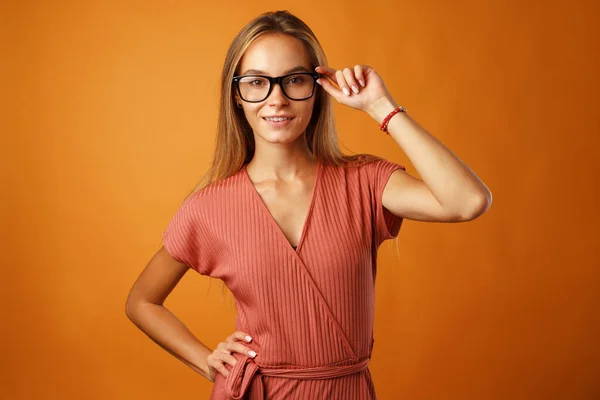 Close up portrait of a nice young woman with long blonde hair. — Stock Photo, Image