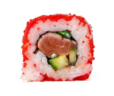 Kırmızı havyarlı Kaliforniya suşi rulosu beyaza izole edilmiş.