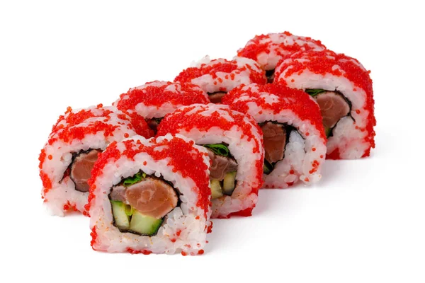 Rotolo di sushi California con caviale rosso isolato su bianco — Foto Stock