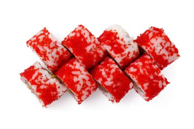 Kırmızı havyarlı Kaliforniya suşi rulosu beyaza izole edilmiş.