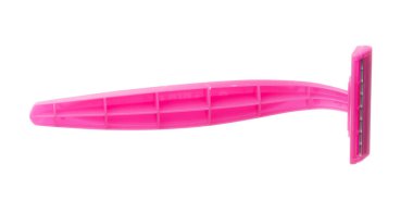 Beyaz arka planda izole edilmiş pembe tıraş makinesi.