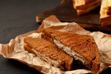 Ekmek arası kızarmış çavdar sandviçi.