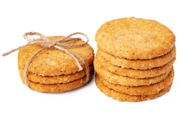 Yulaf kurabiyeleri beyaz üzerine izole edilmiş.