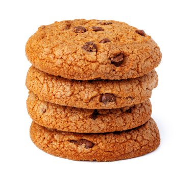 Beyaz arka planda izole edilmiş çikolata parçacıklı kurabiyeler.