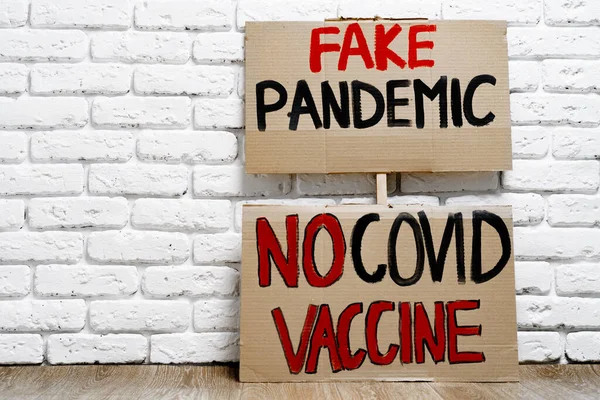 Protest placard against fake news about outbreak 2019-nCoV and treatment — Stock Photo, Image