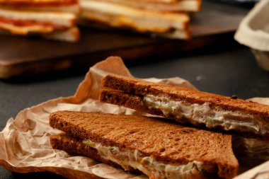 Ekmek arası kızarmış çavdar sandviçi.