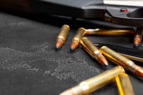 Close up of hunting shotgun and cartridges on dark grey background — Stock Photo, Image