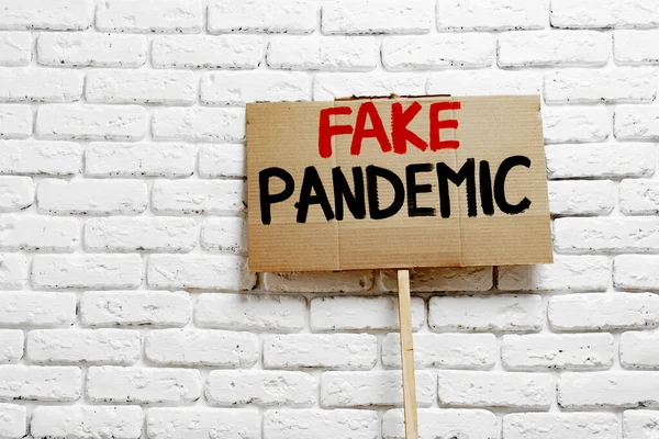 Manifesto di protesta contro le notizie false sull'epidemia 2019-nCoV e il trattamento — Foto Stock