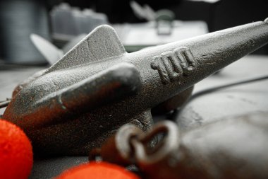 Balık tutmak için kurşun ağırlığı yakın çekim fotoğrafı