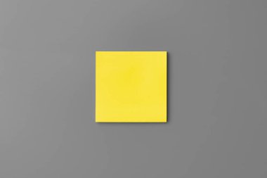 Gri arkaplanda sarı yapışkan notlar