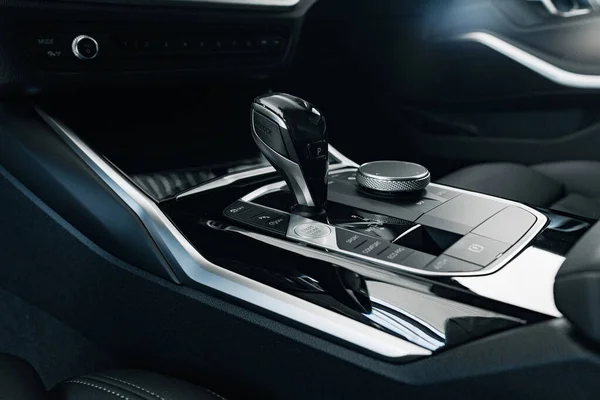 Luxo carro engrenagem interruptor botão fechar — Fotografia de Stock