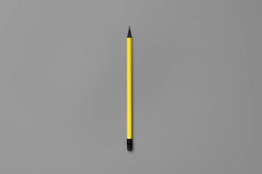 Gri arkaplan görünümlü sarı kalem