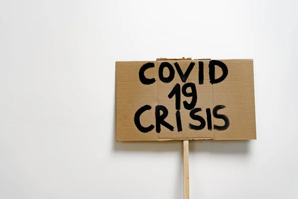 Placas de protesto com texto de crise de Covid 19 — Fotografia de Stock