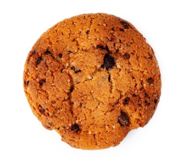 Beyaz üzerinde izole edilmiş çikolatalı kurabiyeyi kapat.