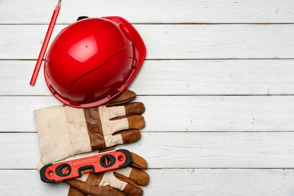 ハード帽子と建設労働者の手袋トップビュー — ストック写真