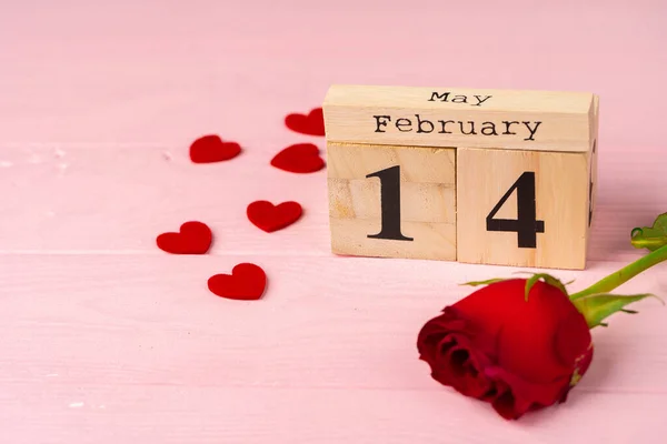 Calendario in legno con data 14 febbraio — Foto Stock