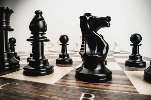 Makro fotografie šachových figurek na šachovnici — Stock fotografie
