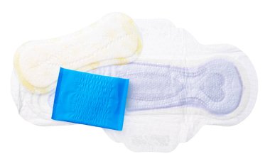 Beyaz arka planda izole edilmiş kadın hijyenik pedleri