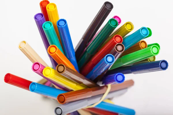 Kolorowe długopisy filcowe izolowane na białym tle — Zdjęcie stockowe
