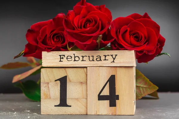 February 14 on calendar and decorations for Valentines Day. — Stock Photo, Image