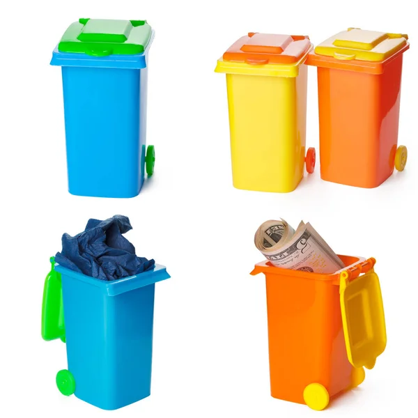 Concept de recyclage. Poubelles colorées pour différentes ordures sur fond blanc — Photo