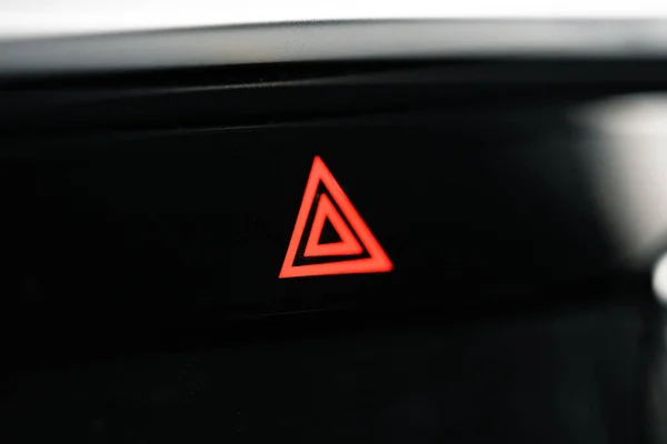 Nouzové tlačítko v luxusním autě zavřít — Stock fotografie