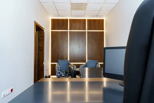 Luxury executive office with desk and armchairs — Stock Photo, Image