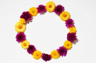 Parlak çiçek tomurcuklarından yapılmış güzel bir arka plan