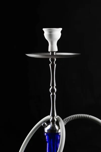 在黑色背景上隔离的新Hookah，复制空间 — 图库照片