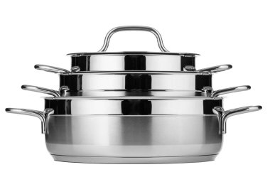 Beyaz arkaplanda izole edilmiş paslanmaz çelik bulaşık takımı