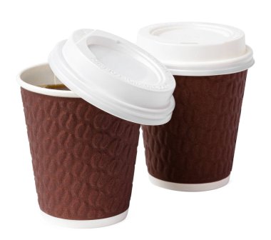 Beyaz arka planda izole edilmiş kağıt kahve fincanları