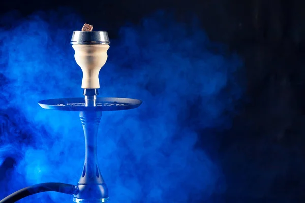 Shisha Hookah，有黑色背景的炽热煤 — 图库照片