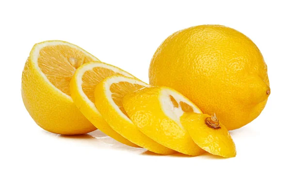 흰 배경에 따로 떼어 놓은 맛있는 레몬 열매 — 스톡 사진