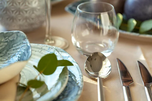 Silver cutlery on table top with tablecloth — Stock Photo, Image