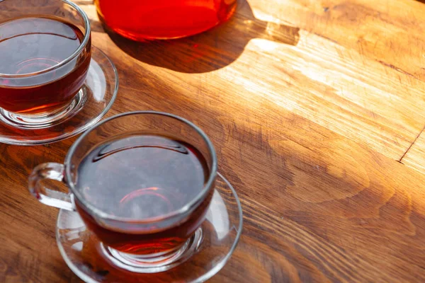 Tasse à thé chaude sur table rustique en bois close up — Photo
