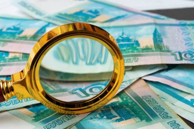 Rus Para Birimi Rublolarında Büyüteç